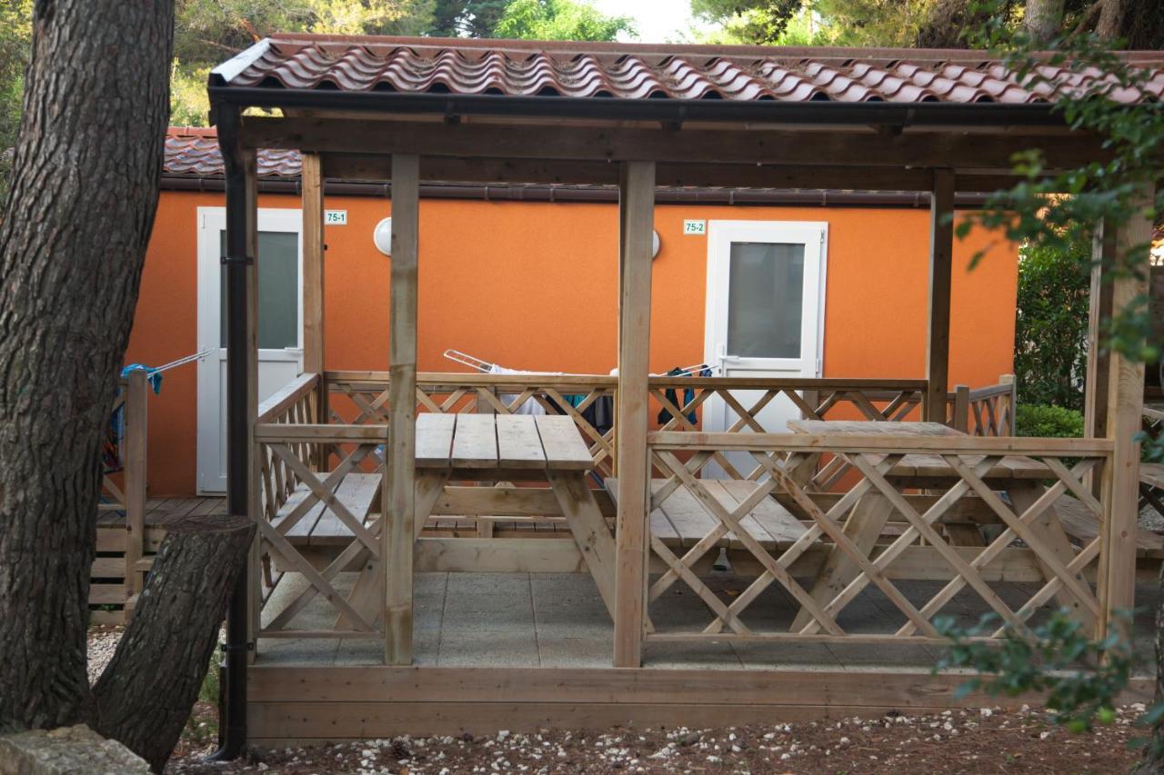 Mobile Home- Fish Huts And Orange Huts เปรมันตูรา ภายนอก รูปภาพ